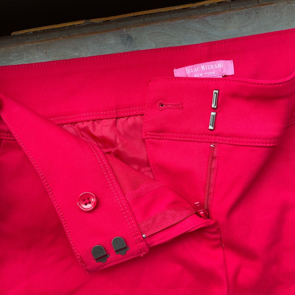 Isaac Mizrahi red scallops hem shorts | size 8 - Picture 3 of 5